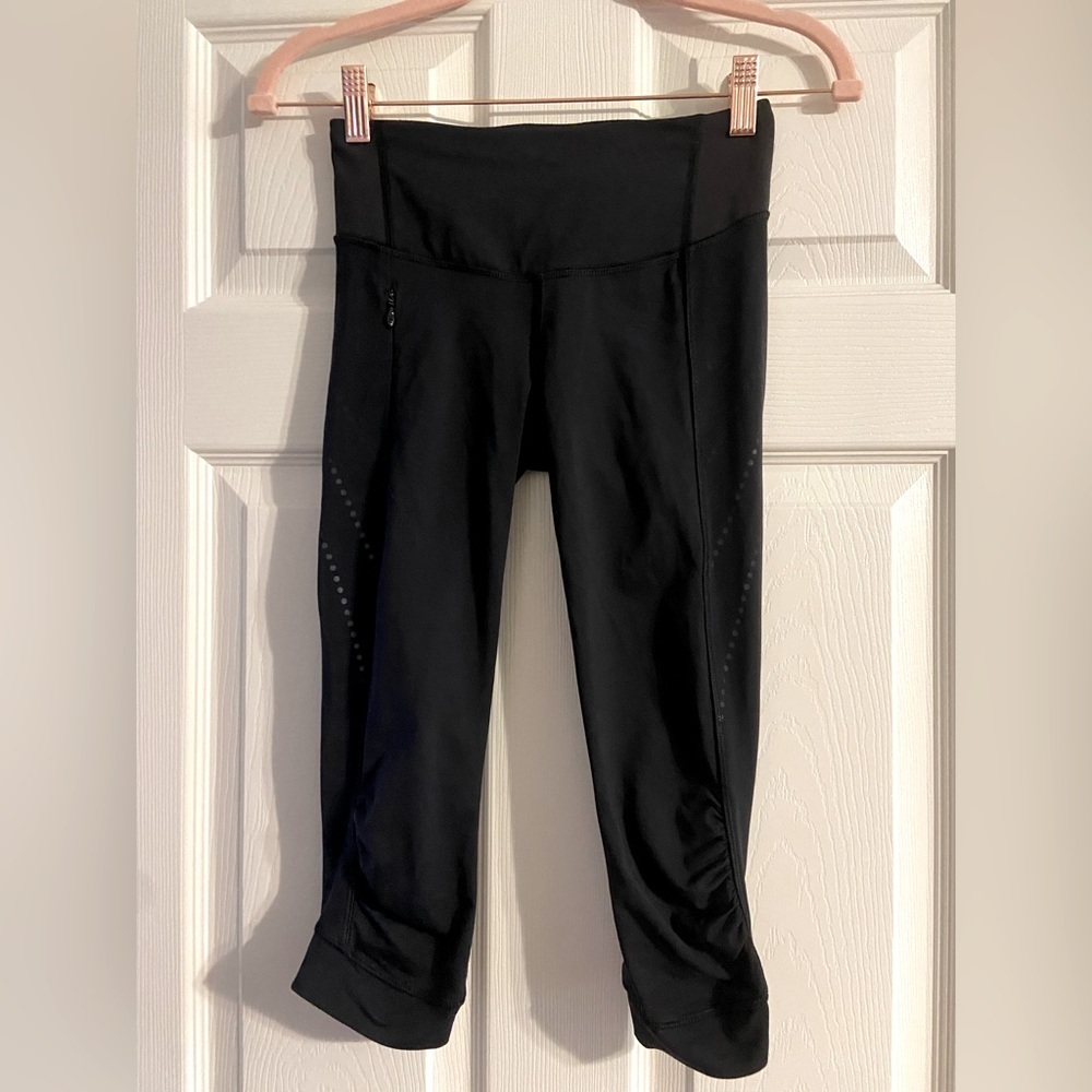 Lululemon Capri Leggings Womens 2 Black Luxtreme Ruched Mesh Accents Zip Pocket